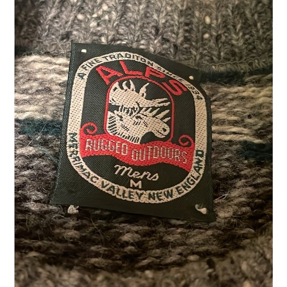 Green and Gray Crewneck Sweater with Geometric Patterns - Picture 4 of 7